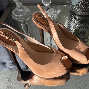 Cole han high heel’s used but good condition soft gold incredibly confortable